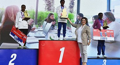 İzmir Maraton'da ödüller dağıtıldı