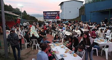 İzmit Belediyesi halk iftarı Terzibayırı Mahallesi'nde gerçekleşti