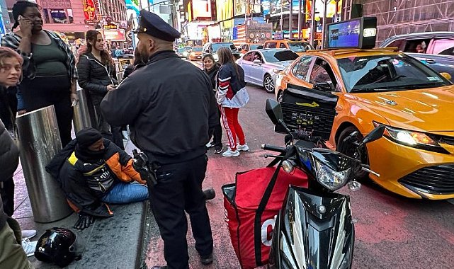Manhattan'ın işlek caddesinde kaza!