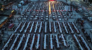 Manisalılar, Büyükşehir'in iftar sofrasında buluştu