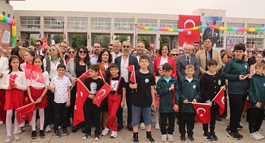 Mimar odası Bursa şubesi Atatürk anıtına çelenk sundu