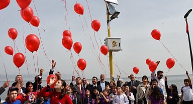 Mudanya'da otizm farkındalığı... Kırmızı balonlarla ışık yakıldı