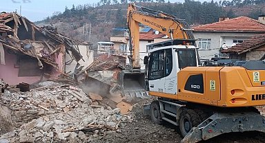 Osmangazi'de metruk binalar yıkılıyor