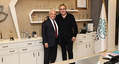 Sunay Akın Eczacılık Kültürü Müzesi’ni Başkan Özdemir’e anlattı