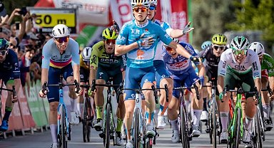 Tarihi tura Spil Dağı tırmanışı ile devam