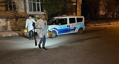 Tartıştığı komşularını tüfekle vurdu