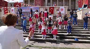 TBMM'de çocuk coşkusu sürüyor