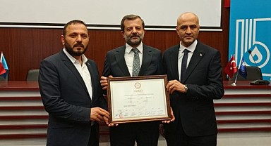 Yeniden Başkan seçilen Mustafa Işık mazbatasını aldı