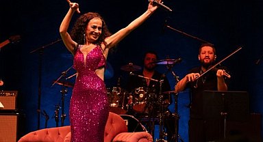 Yıldız Tilbe'de Azerice şarkı