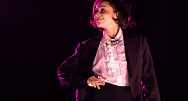 Zeynep Bastık 23 Nisan’ı Çocuklarla Sahnede Kutladı