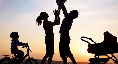 Aile istatistiklerine göre kalabalık aileler azaldı... Aileler 4 kişiden 3'e düştü