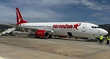 Antalya'da bir yolcu uçağı gövdesi üzerine indi