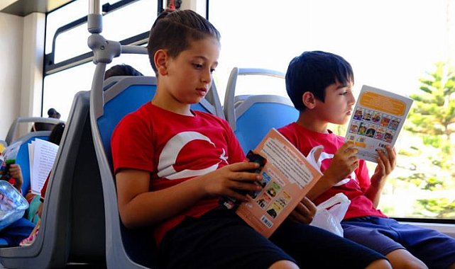 Antray küçük kitapseverleri ağırladı