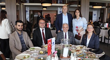 BALKANTÜRKSİAD’DAN Anneler günü kutlaması