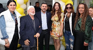 Başkan Arı'nın işyeri açılışında çocuklarla keyifli anları