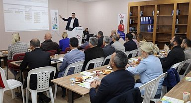 Başkan Hürriyet, kadrosuyla yapılacak projeleri görüştü