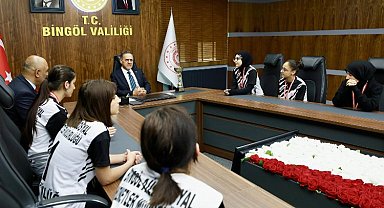 Bingöl Valisi Türkiye Şampiyonu voleybolcuları ağırladı