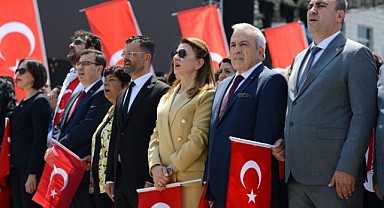 Bursa Nilüfer’de 19 Mayıs kutlamaları çelenk töreniyle başladı