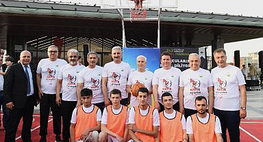 Bursa'da başkanlardan 19 Mayıs'a yakışan maç