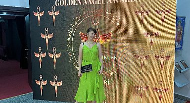 Gökşen Parlatan " Yılın en iyi multidisipliner sanatçısı " ödülünü aldı