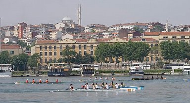 Haliç'te kürekler başarı için çekiliyor