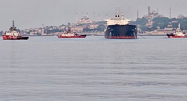 İstanbul Boğaz trafiği durdu!