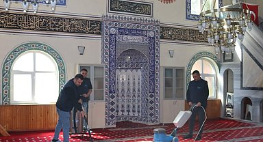 İzmit Belediyesi ibadethaneleri pırıl pırıl yapmaya devam ediyor