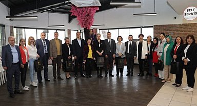 İzmit'te Anneler Günü'nde kadın muhtarlar unutulmadı