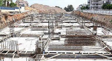 Karabağlar'da Yeşilyurt Pazaryeri çalışmaları hızla sürüyor