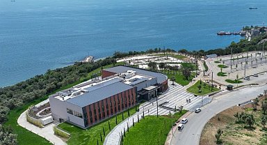 Kocaeli'nin manzaralı kütüphanesi hizmette