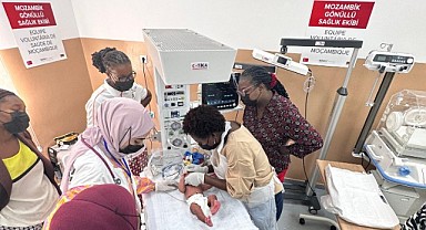 Mozambik’te Boynuna Kordon Dolanan Bebek Türk Doktorlar Sayesinde Hayata Tutundu