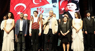 Mudanya'da bayram da, sahne de gençlerin