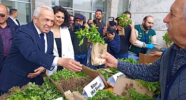 Nilüfer Belediyesinden vatandaşlara fide dağıtımı