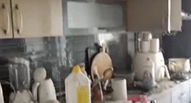 Ocakta unutulan yemek yangın çıkardı