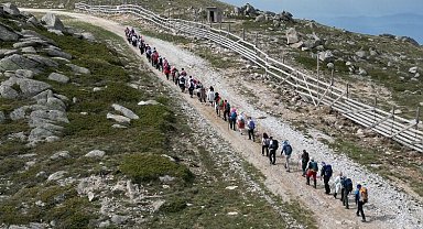 Osmangazili dağcılar 19 Mayıs'ı Uludağ zirvede kutladı