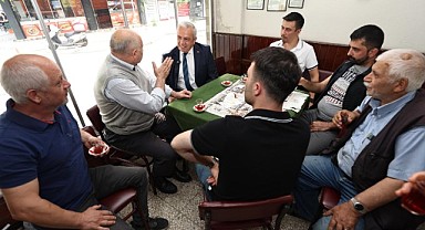 Simitler Başkan’dan çaylar vatandaştan