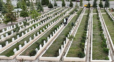 Sivas'ta mezarlıklarda kapsamlı temizlik