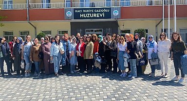 Talaslı kursiyerlerden Huzurevi'ne 'Anneler Günü' ziyareti