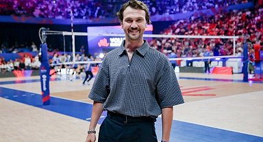 Ünlü oyuncudan filenin sultanlarına destek