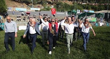 62. Geleneksel Tarihi Çalı Güreşleri’nin başpehlivanı Enes Doğan