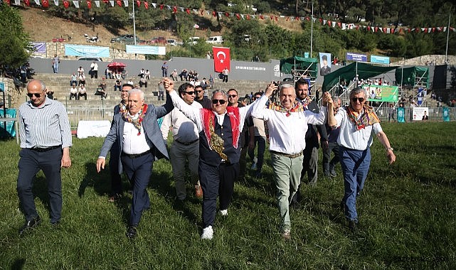 62. Geleneksel Tarihi Çalı Güreşleri’nin başpehlivanı Enes Doğan