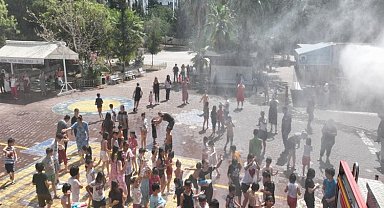 Adana İtfaiyesi'nden serinleten sürpriz