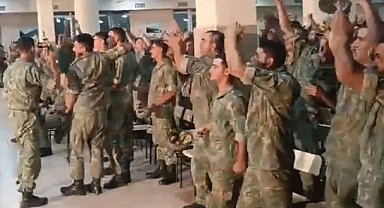 Azerbaycan askerlerinden Türkiye sevinci
