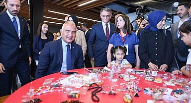 Bakan Ersoy: Van adeta Sanat Galerisi'ne dönüşecek