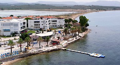 Balıkesir Ayvalık'ta 'kaçak yapıların' yıkımı sürüyor