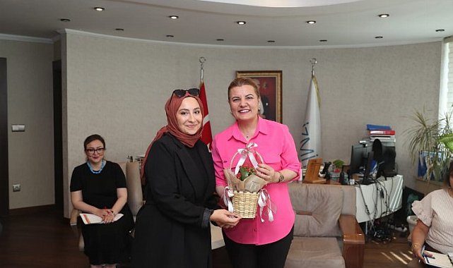 Başkan Hürriyet Halk Buluşmaları'nda vatandaşı dinlemeye devam ediyor