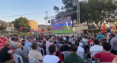 Bursa Büyükşehir'den Dev Ekranlarla futbol keyfi