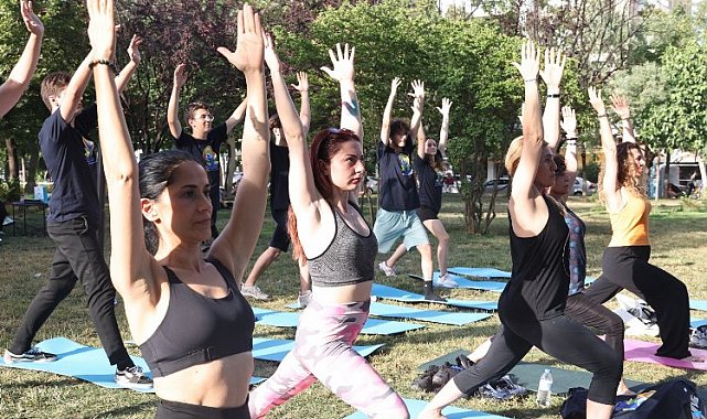 Bursa Nilüfer'de Yoga Günü'nü birlikte kutladılar