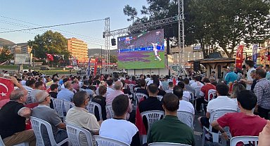 Bursa'da milli heyecana 'dev' coşku