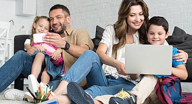 Çocuklarınızı internette yalnız bırakmayın! Onları nasıl koruyabilirsiniz?
